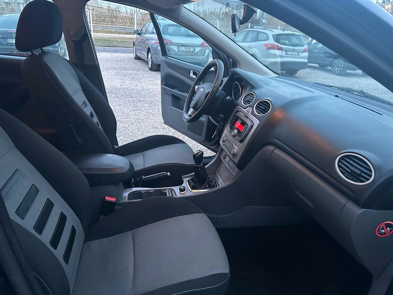 Ford Focus 1.6 (115CV) 5p. Bz.- GPL Titanium