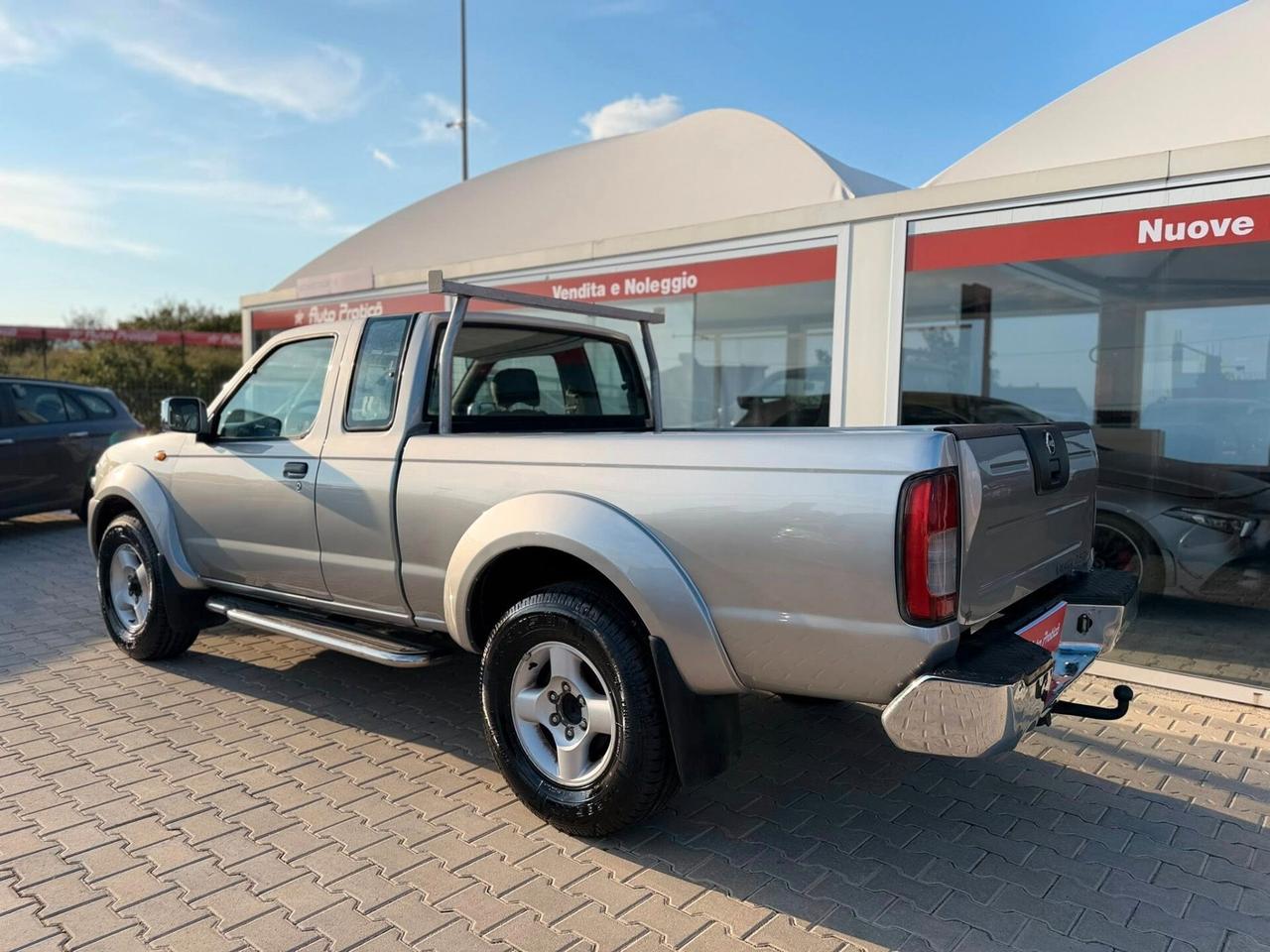 Nissan Navara King Cab 2.5 Diesel 2 porte con gancio di traino