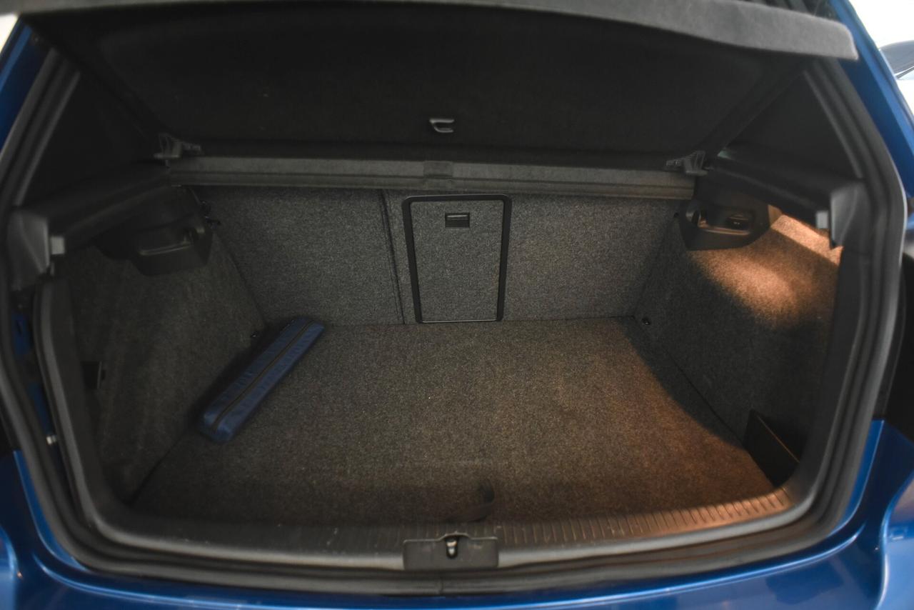 Volkswagen Golf 2.0 TSI 4mot. 5p. R