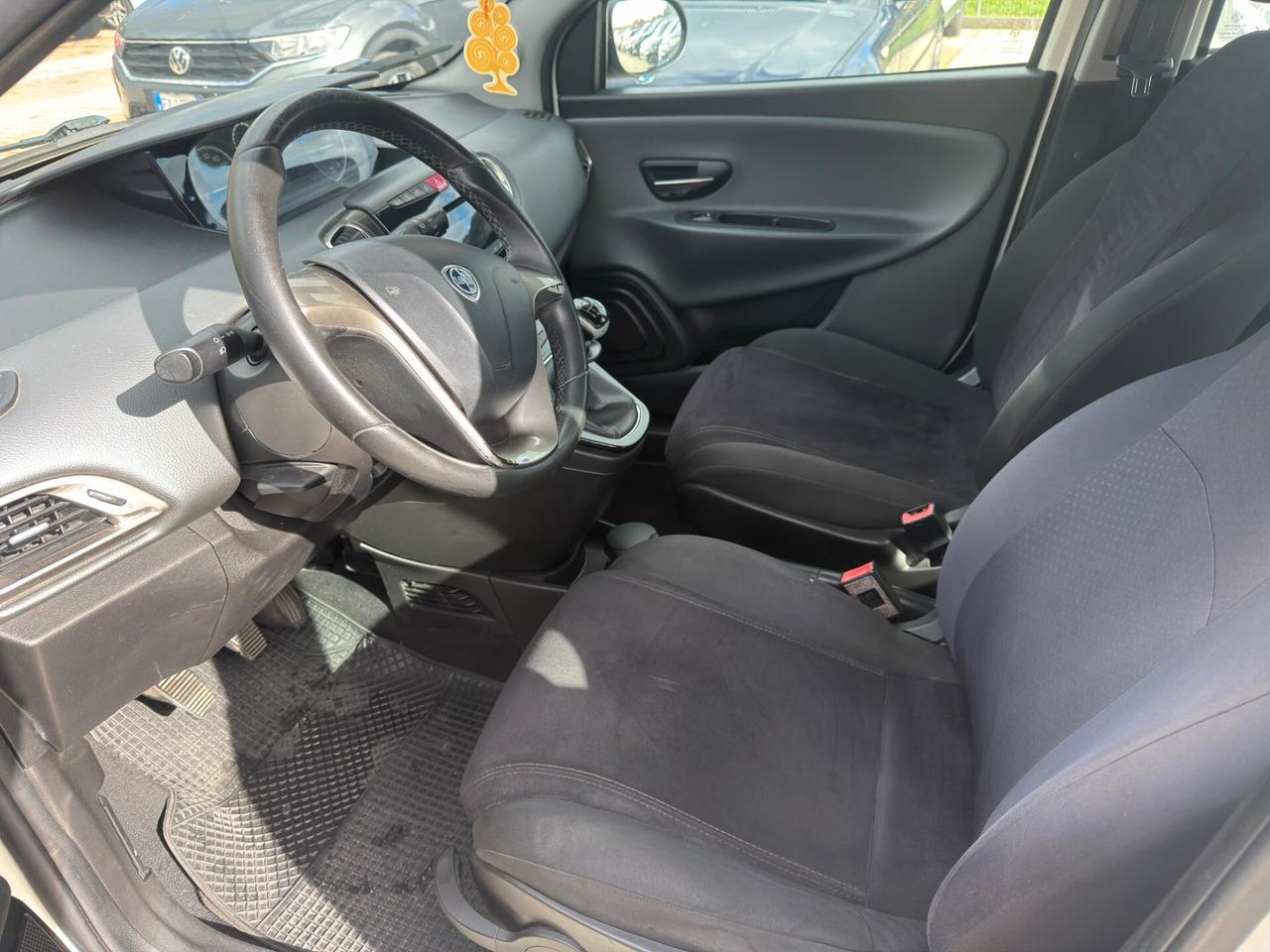 Lancia Ypsilon 0.9 TwinAir 85 CV 5 porte Metano Ecochic Gold