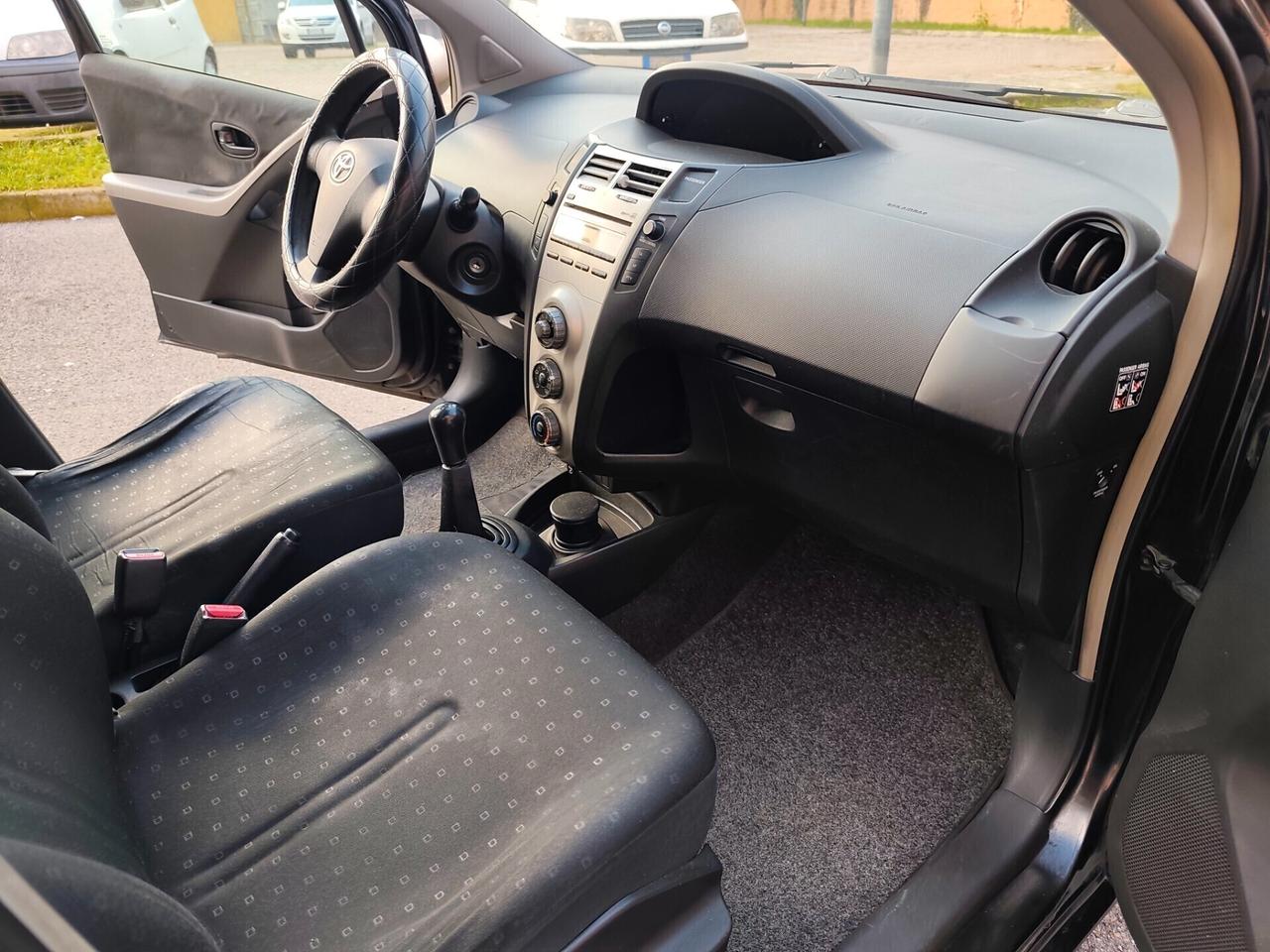 Toyota Yaris 1.3 benz 5 porte frizione nuova