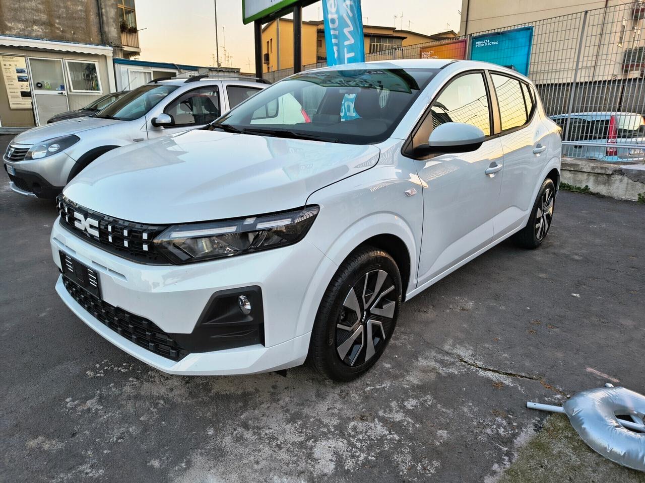 NUOVA DACIA SANDERO DA IMMATRICOLARE 17.300 EURO