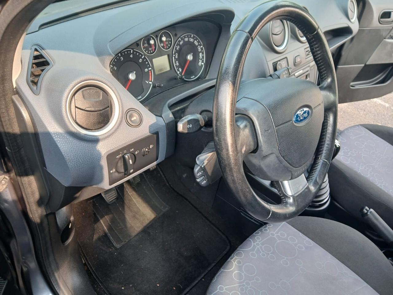 Ford Fiesta 1.2 16V 5p. Ghia