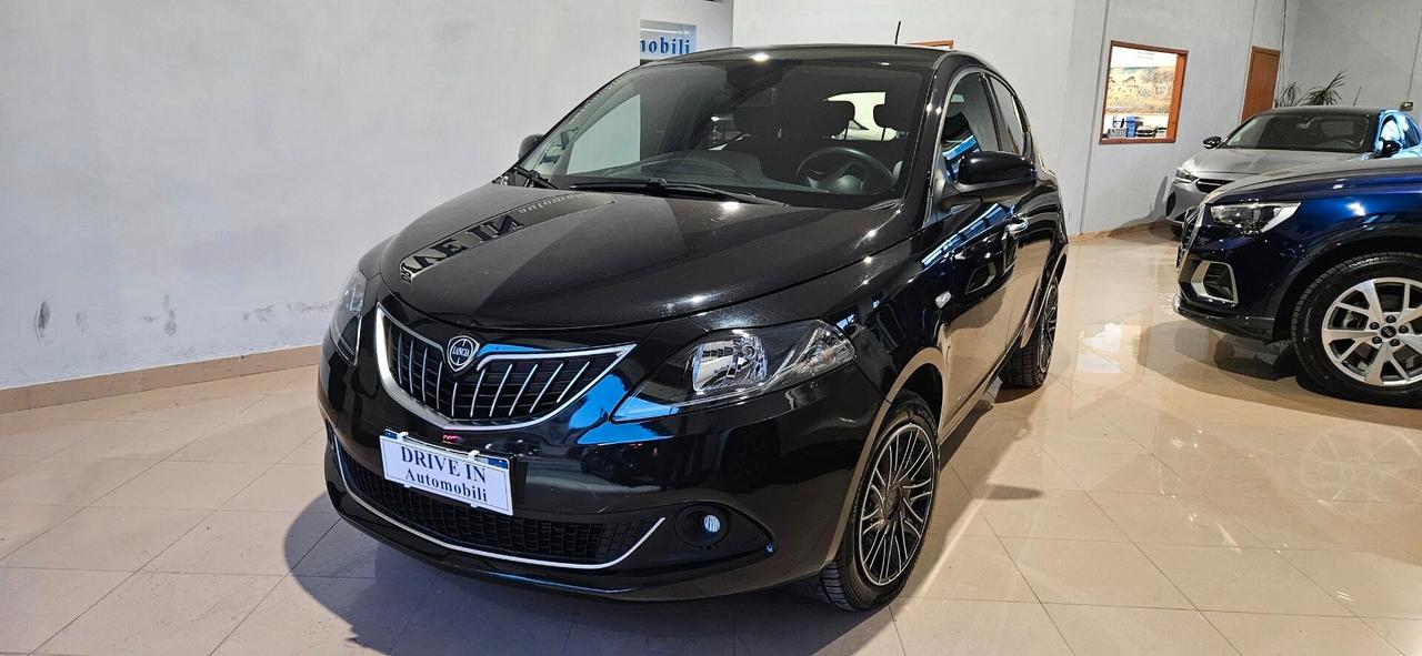 Lancia Ypsilon 1.0 HYBRID 5 porte Posti Gold