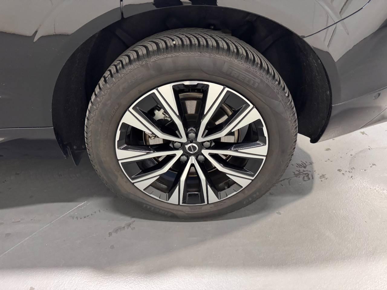 VOLVO XC60 B4 PLUS DARK AUTO