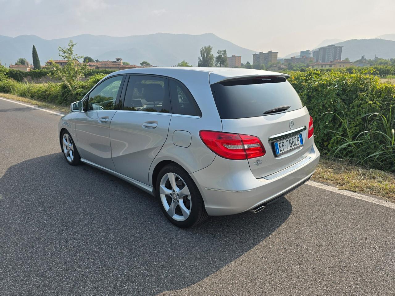 MERCEDES B180 PREMIUM AUTOMATIC
