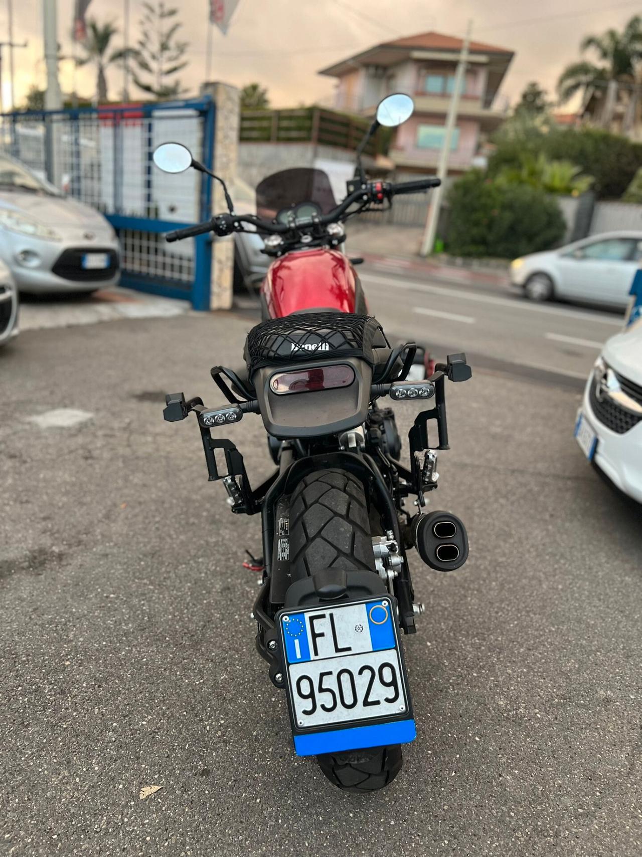 Benelli Leoncino 500 X