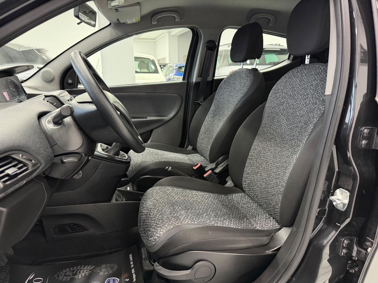 Lancia Ypsilon 1.2 69 CV 5 porte GPL Ecochic Black and Noir
