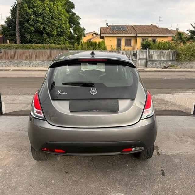 Lancia Ypsilon 1.0 FireFly 5 porte S&S Hybrid Alberta Ferretti
