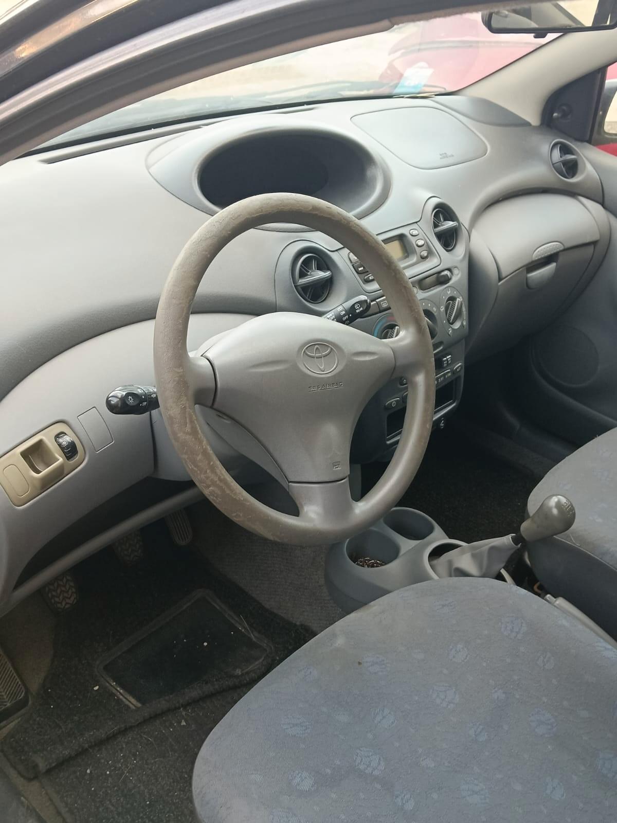 Toyota Yaris 1.0i 16V cat 5 porte Sol