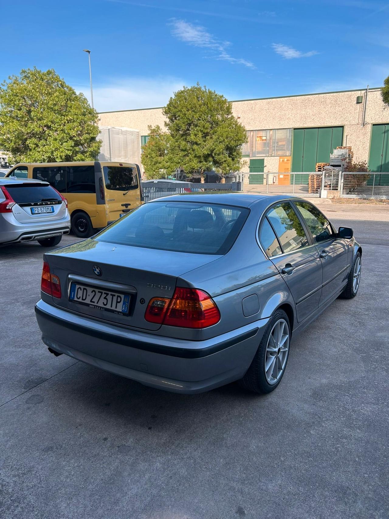 Bmw 320 320i (2.2) cat 4 porte Attiva