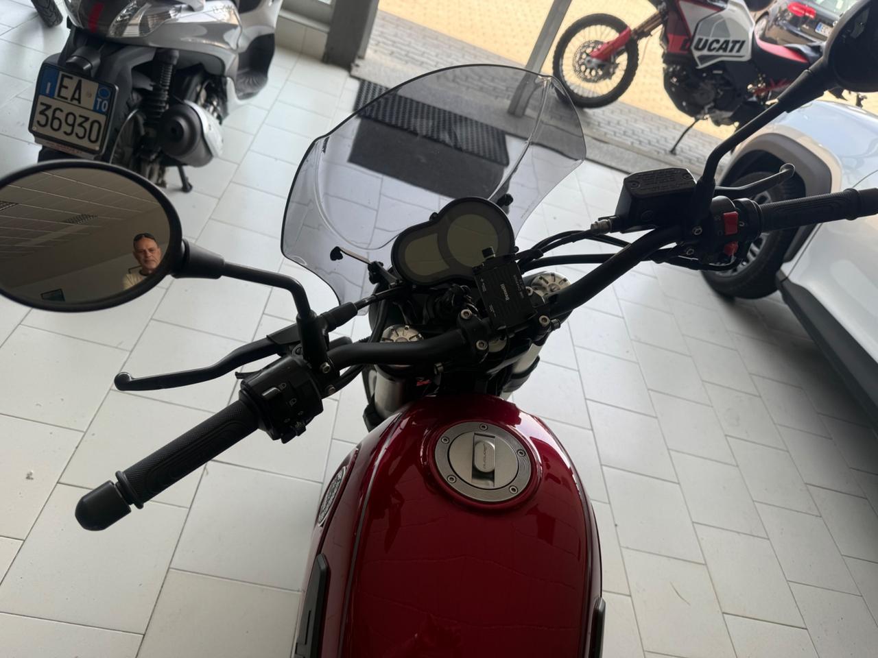 Benelli Leoncino 500 Trial