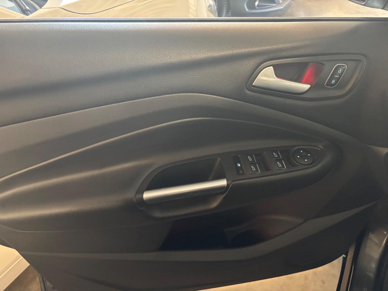 Ford Kuga 1.5 TDCI AUTOMATICA Powershift Titanium