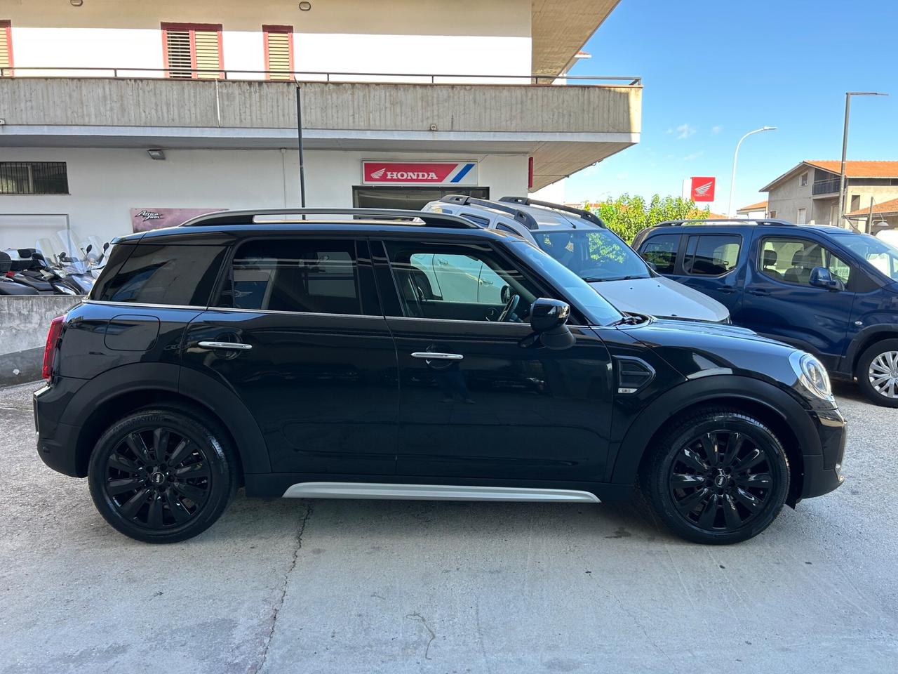 Mini Countryman COOPER D ( 80.000 KM )Pari al Nuovo!