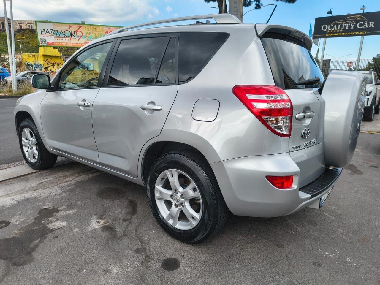 TOYOTA RAV4 2.2 DIESEL MODELLO LUXURY ANNO 2009