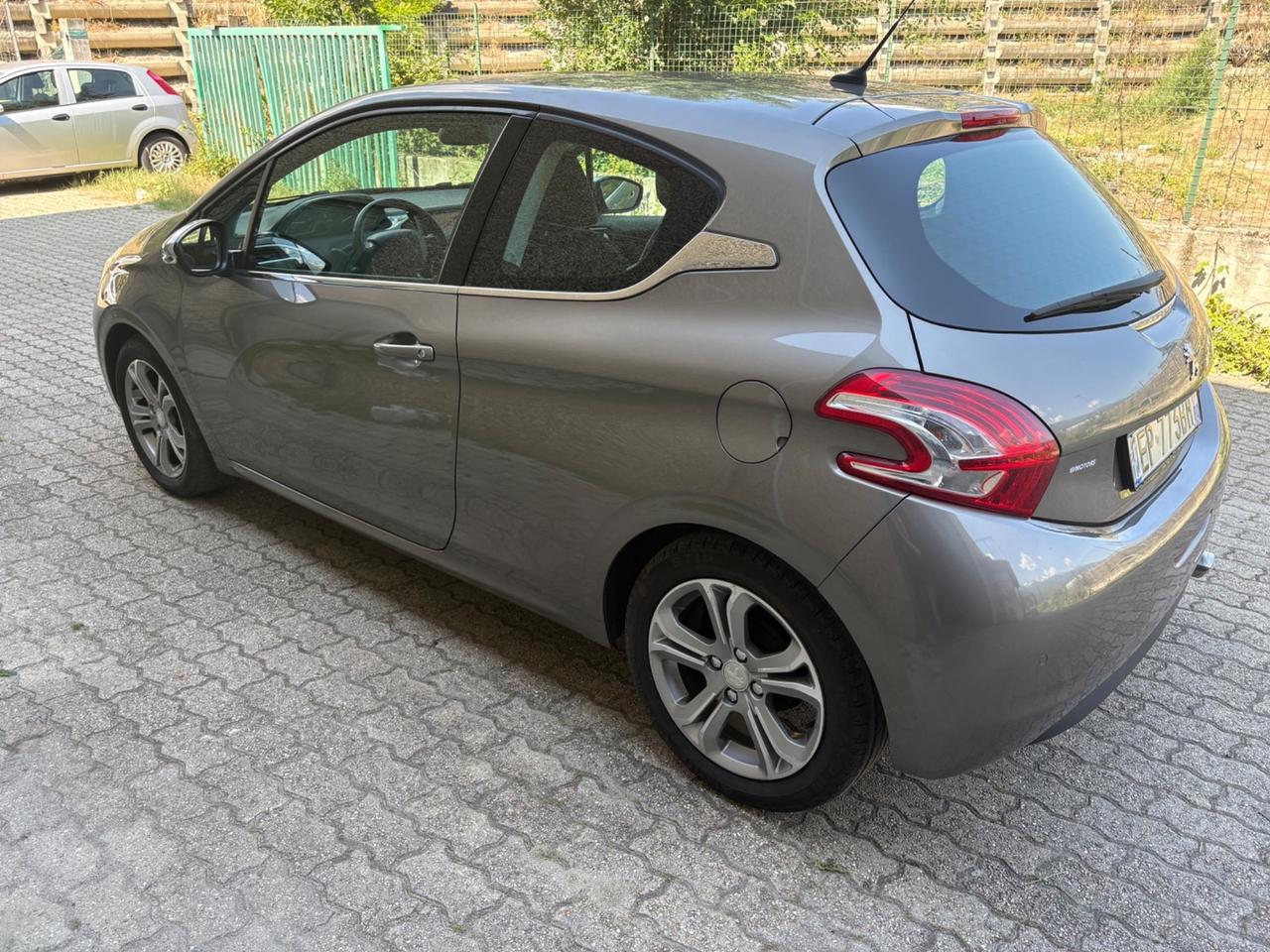 Peugeot 208 1.2 VTi 82 CV 3 porte Allure