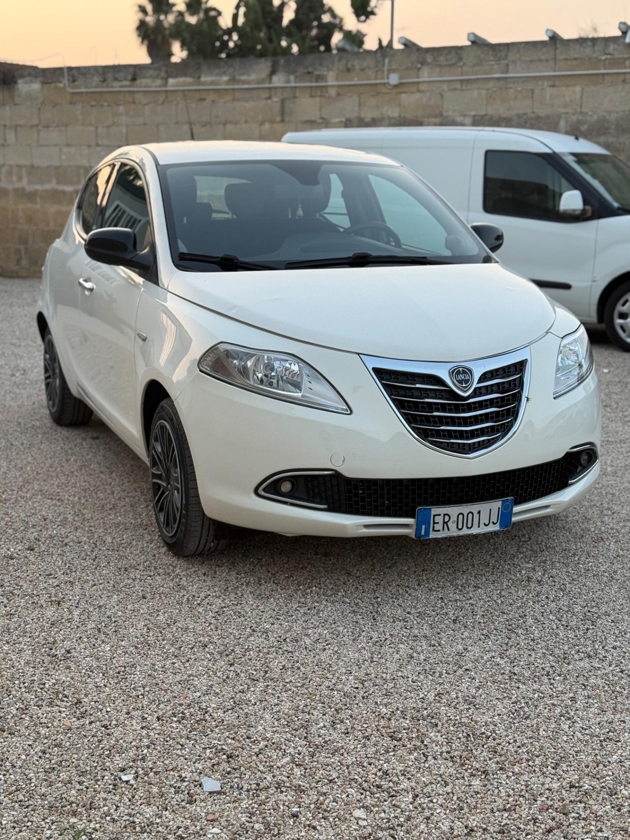 Lancia Ypsilon 1.2 69 CV 5 porte S&S Platinum