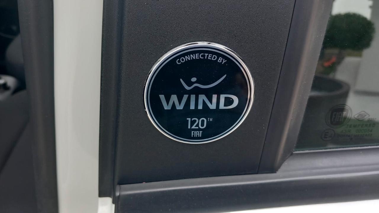 Fiat Panda 1.2 Connected by Wind cross