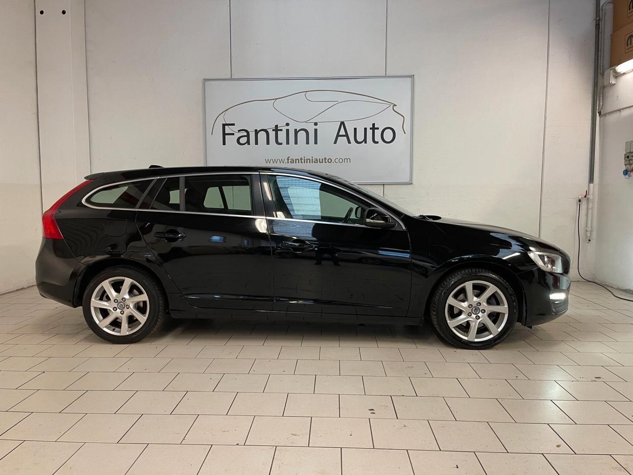 Volvo V60 Momentum 1.6 d2-Ok Neopatentati-LEGGI SOTTO
