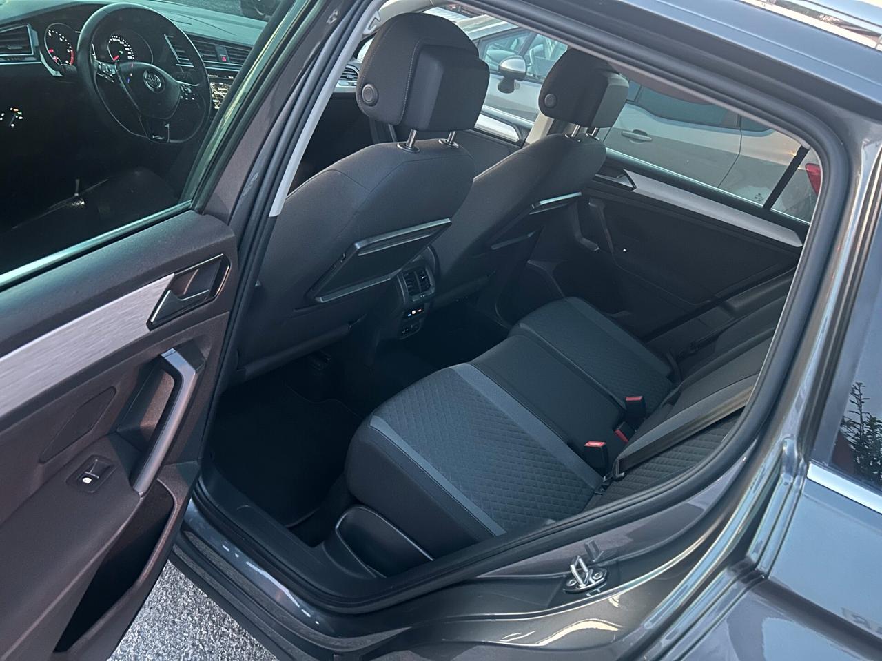 Volkswagen Tiguan 2.0 TDI SCR DSG Business Sport BlueMotion Technology