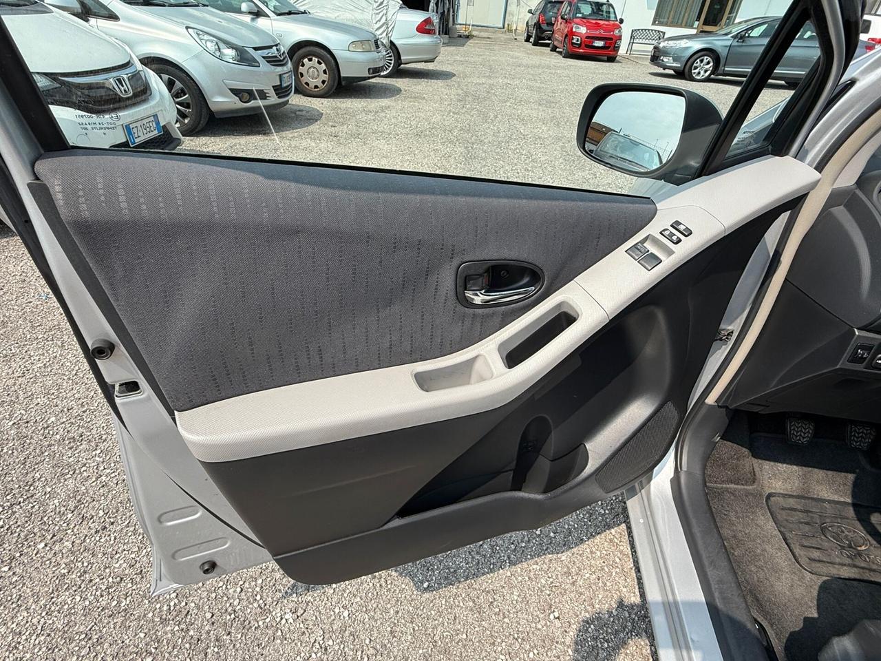 Toyota Yaris 1.3 Benz Km 96.160!!!