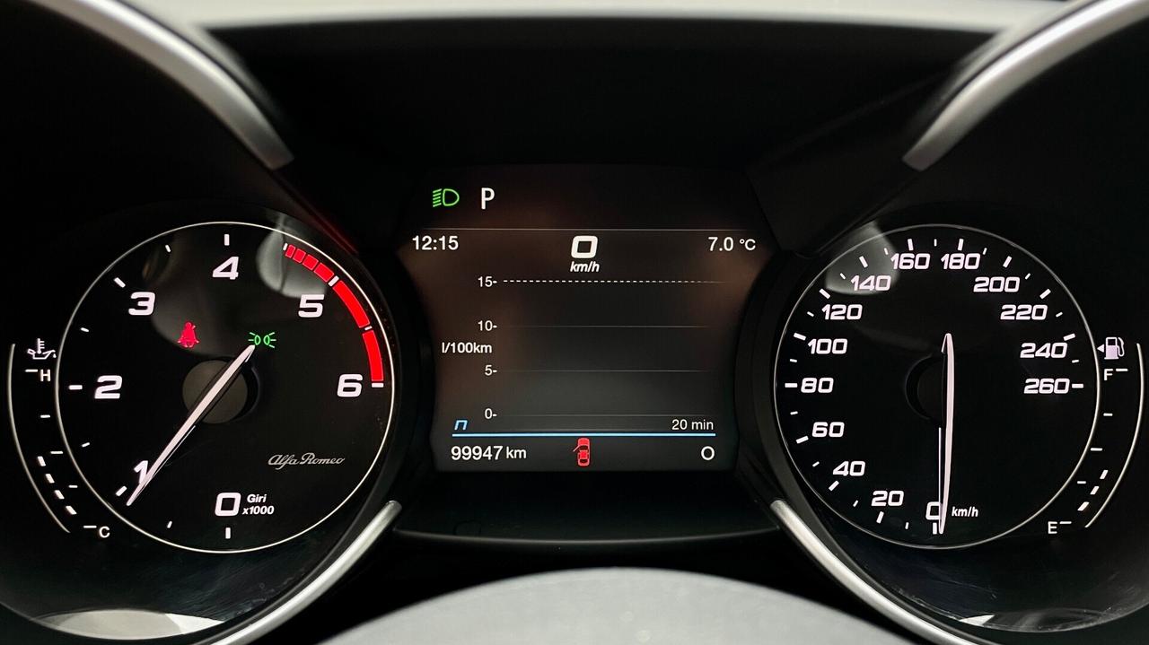 ALFA ROMEO GIULIA 2.2 TURBODIESEL EXECUTIVE 160CV - FULL LED, VETRI PRIVACY, CRUISE CONTROL