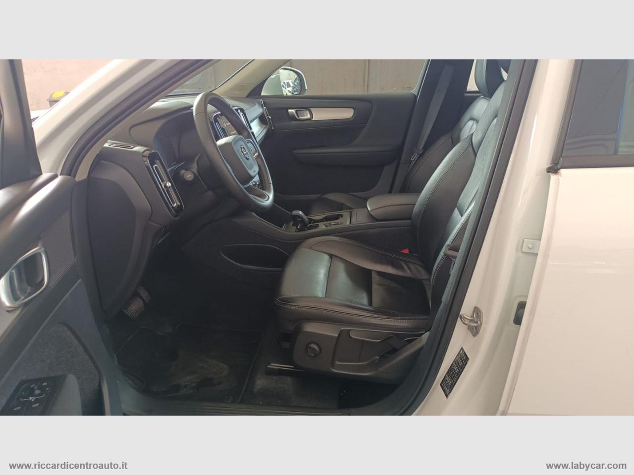 VOLVO XC40 B4 AWD Geartronic Momentum Pro