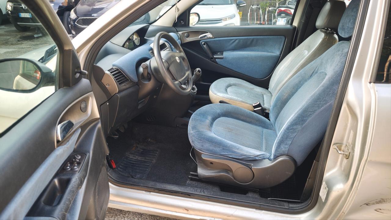 Lancia Ypsilon 1.3 MJT 75 CV Oro Bianco