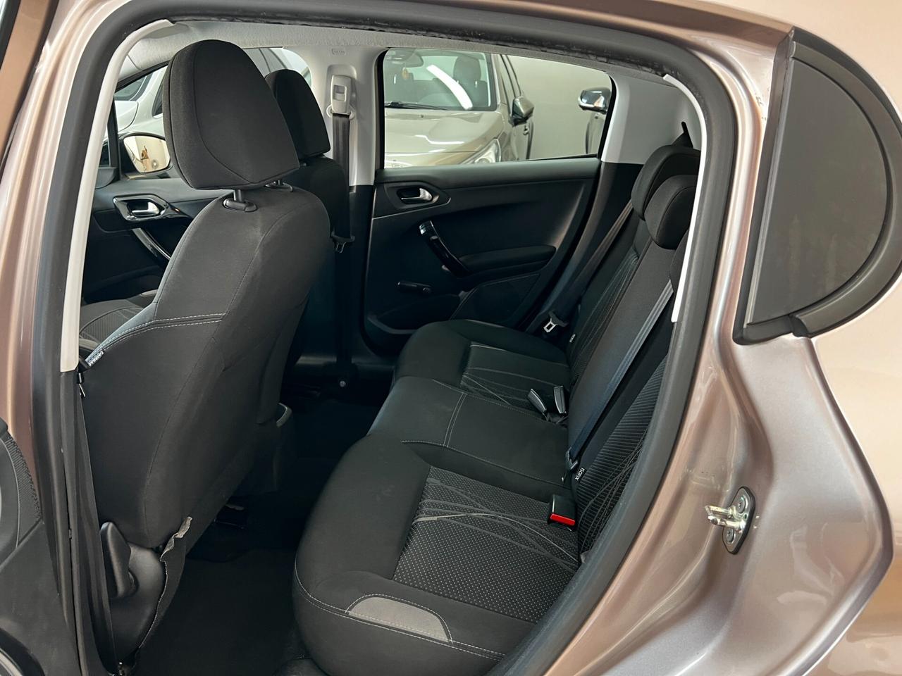 Peugeot 208 1.6 e-HDi 92 CV Stop&Start 5 porte Allure