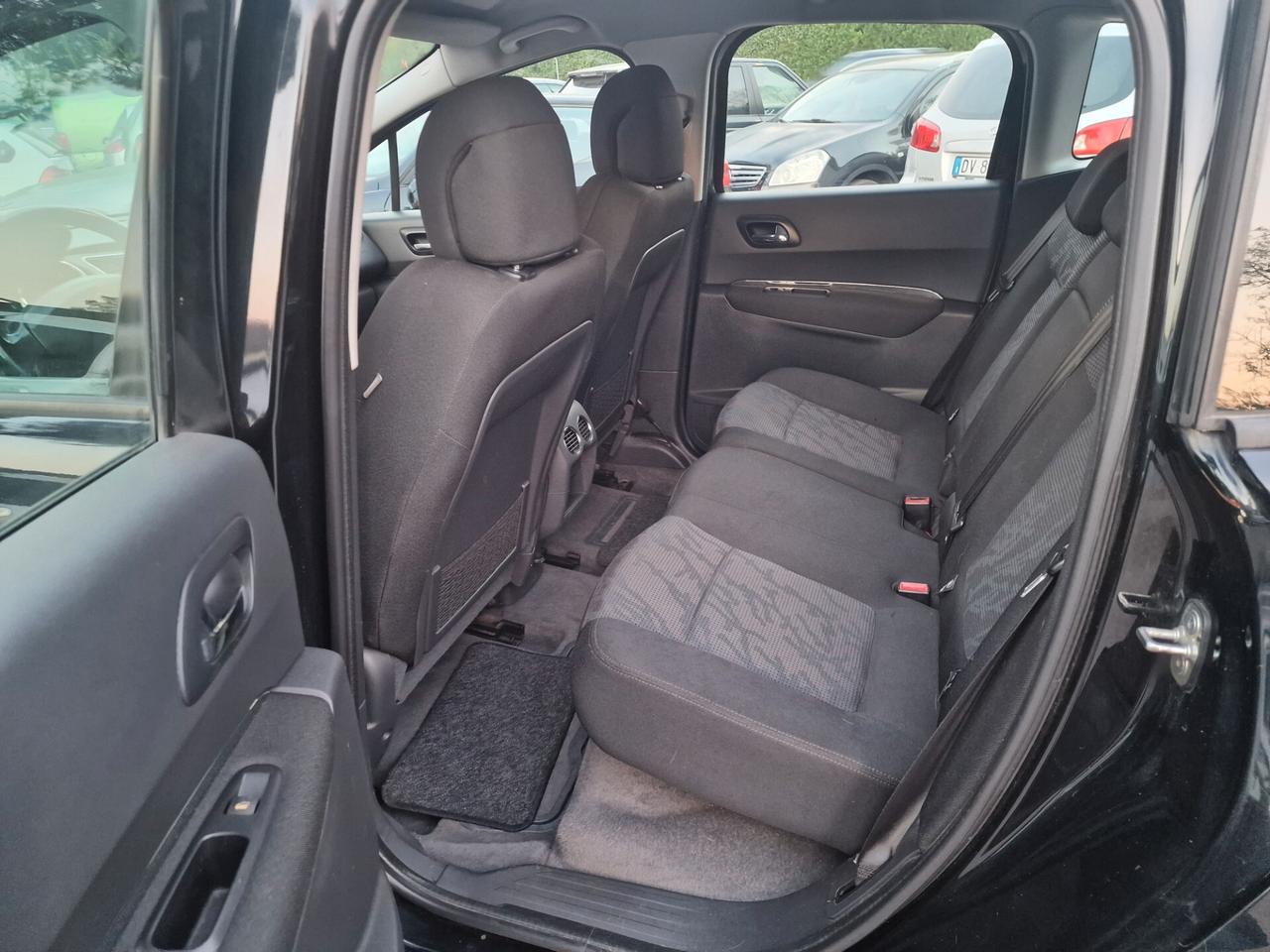 Peugeot 3008 1.6 HDi 112CV cambio robotizzato Tecno