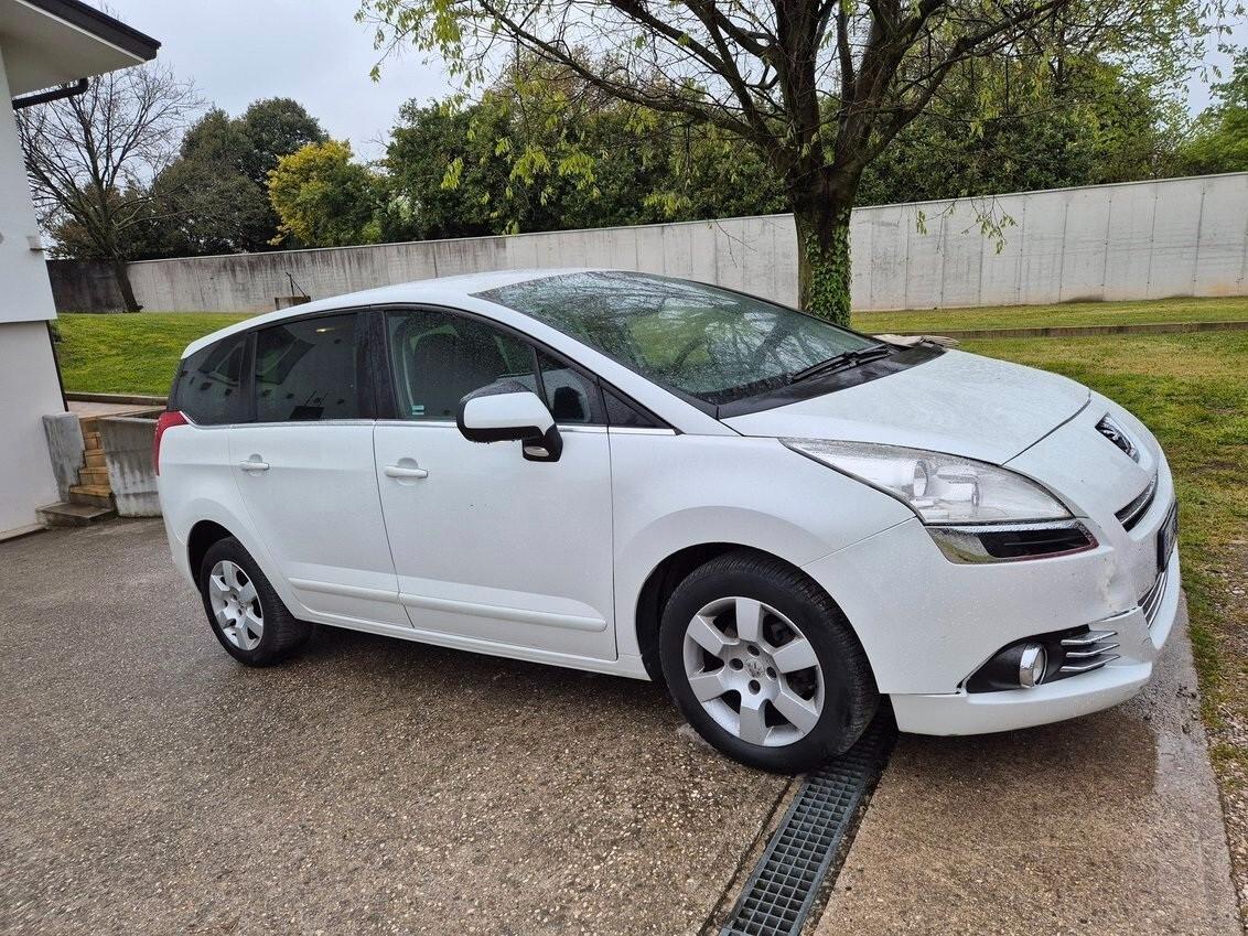 Peugeot 5008 1.6 HDi 112CV Business NAVI 89600 KM!! MY 2013