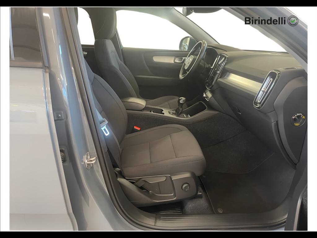 VOLVO XC40 (2017-->) - XC40 T2 Momentum