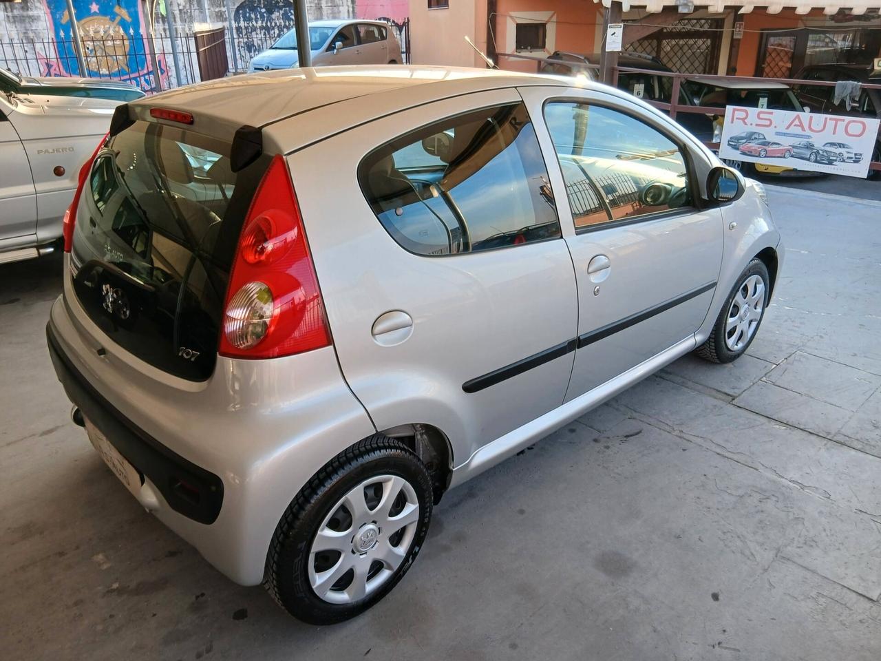 Peugeot 107 1.0b 5p solo km132000 full 10