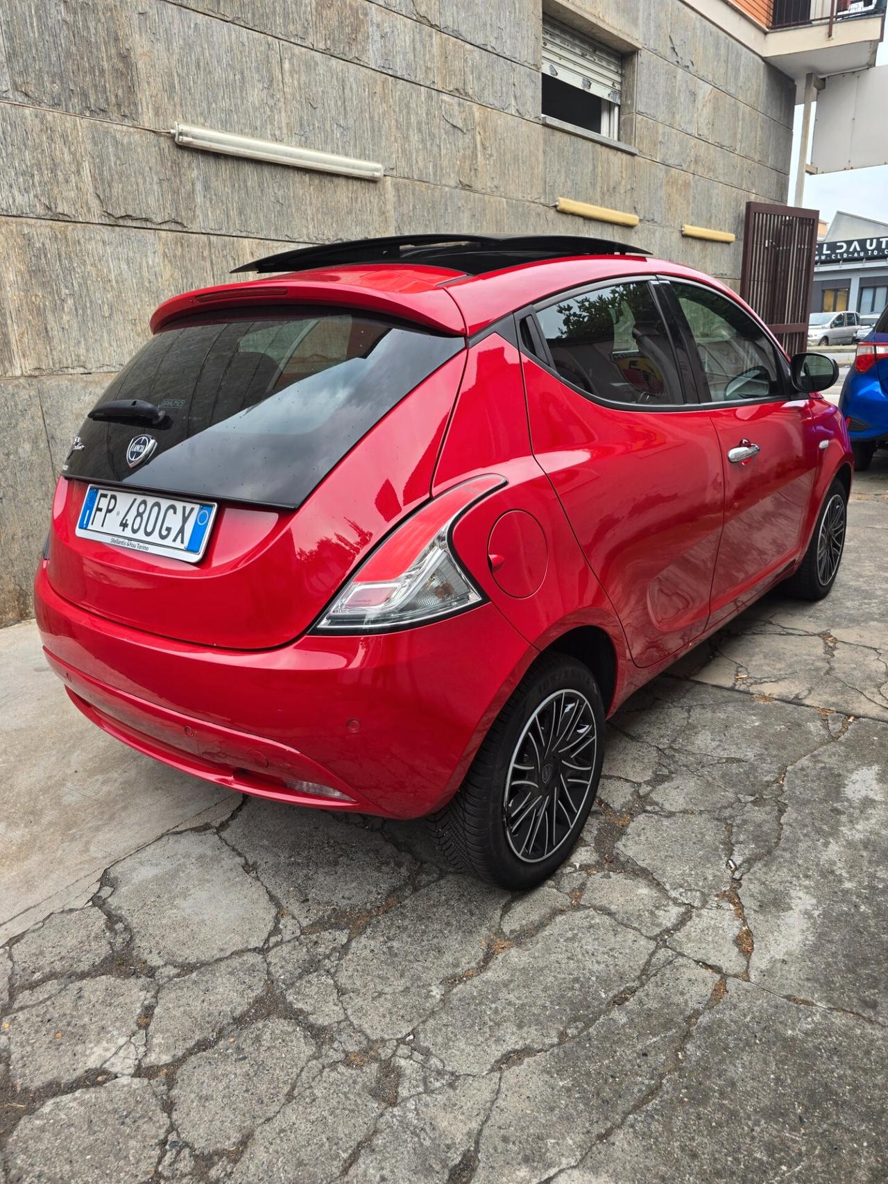 Lancia Ypsilon 1.2 69 CV 5 porte TETTO PANORAMICO APRIBILE