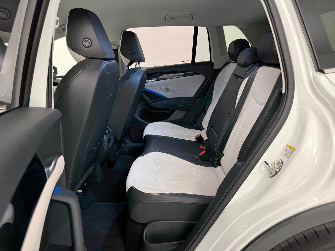 Volkswagen Tiguan 2.0 TDI 150 CV DSG Elegance led gancio elettrico adattivo retrocamera