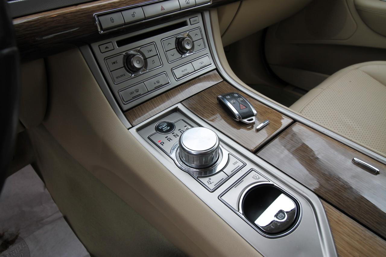 Jaguar XF 2.7D V6 Premium Luxury 207cv |2009