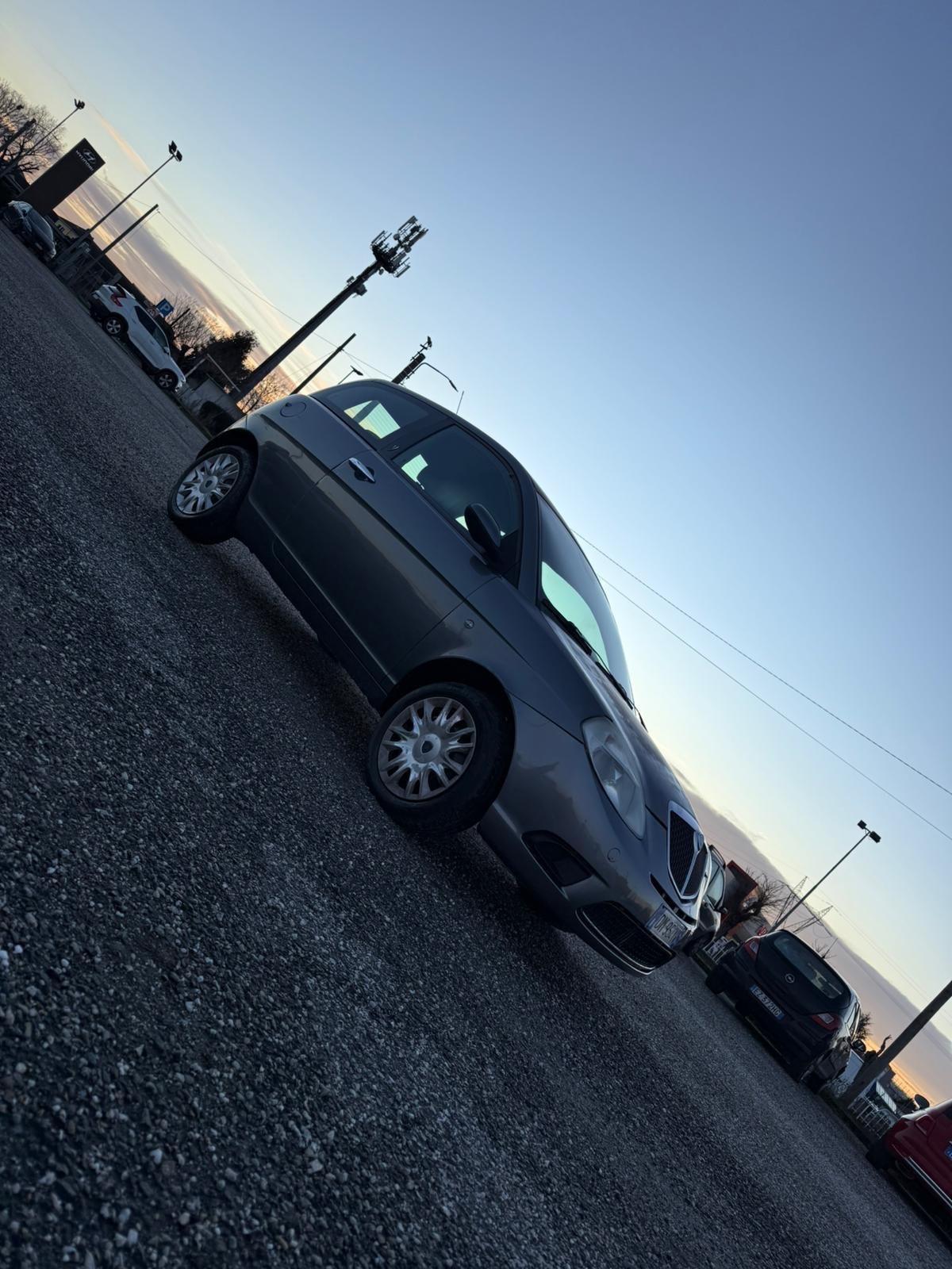 Lancia Ypsilon 1.3 MJT 75 CV Argento