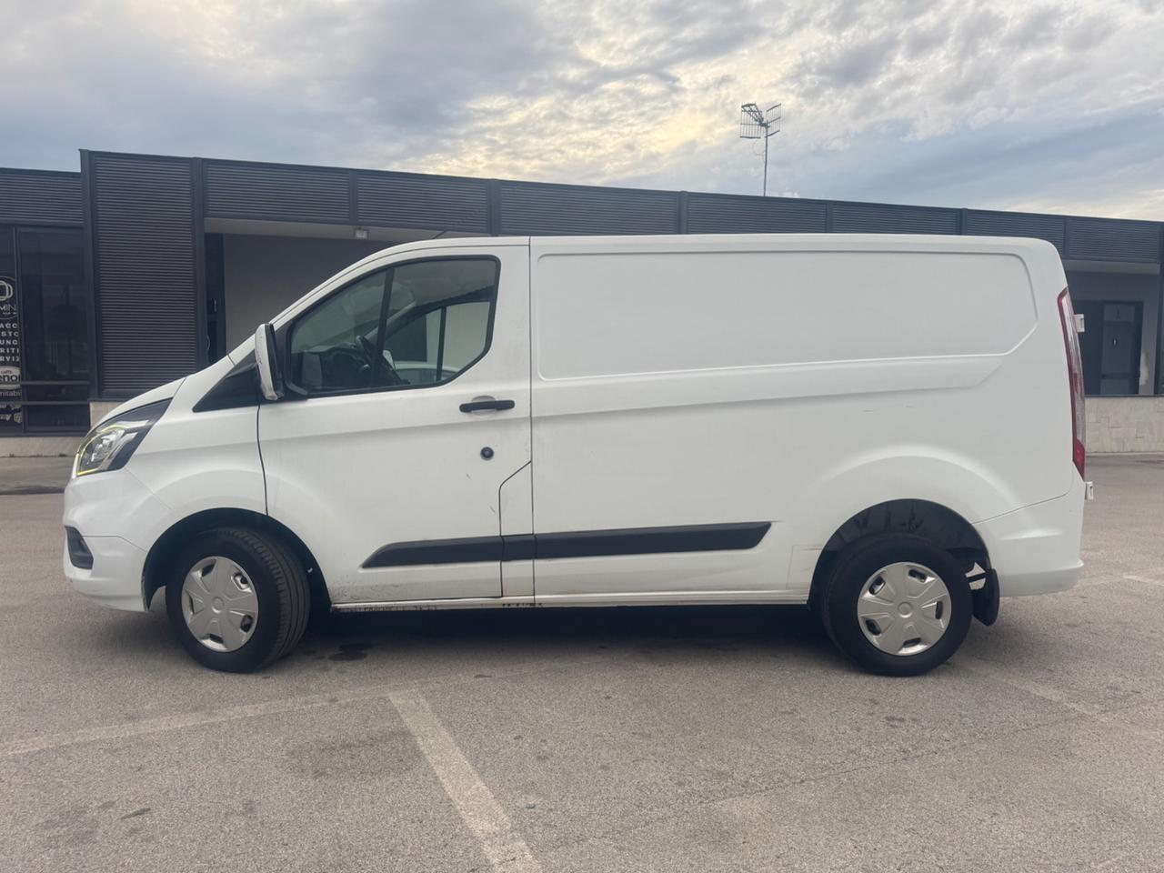 Ford Transit Custom 280 2.0 EcoBlue Hybrid 130 PC Furg. Titanium
