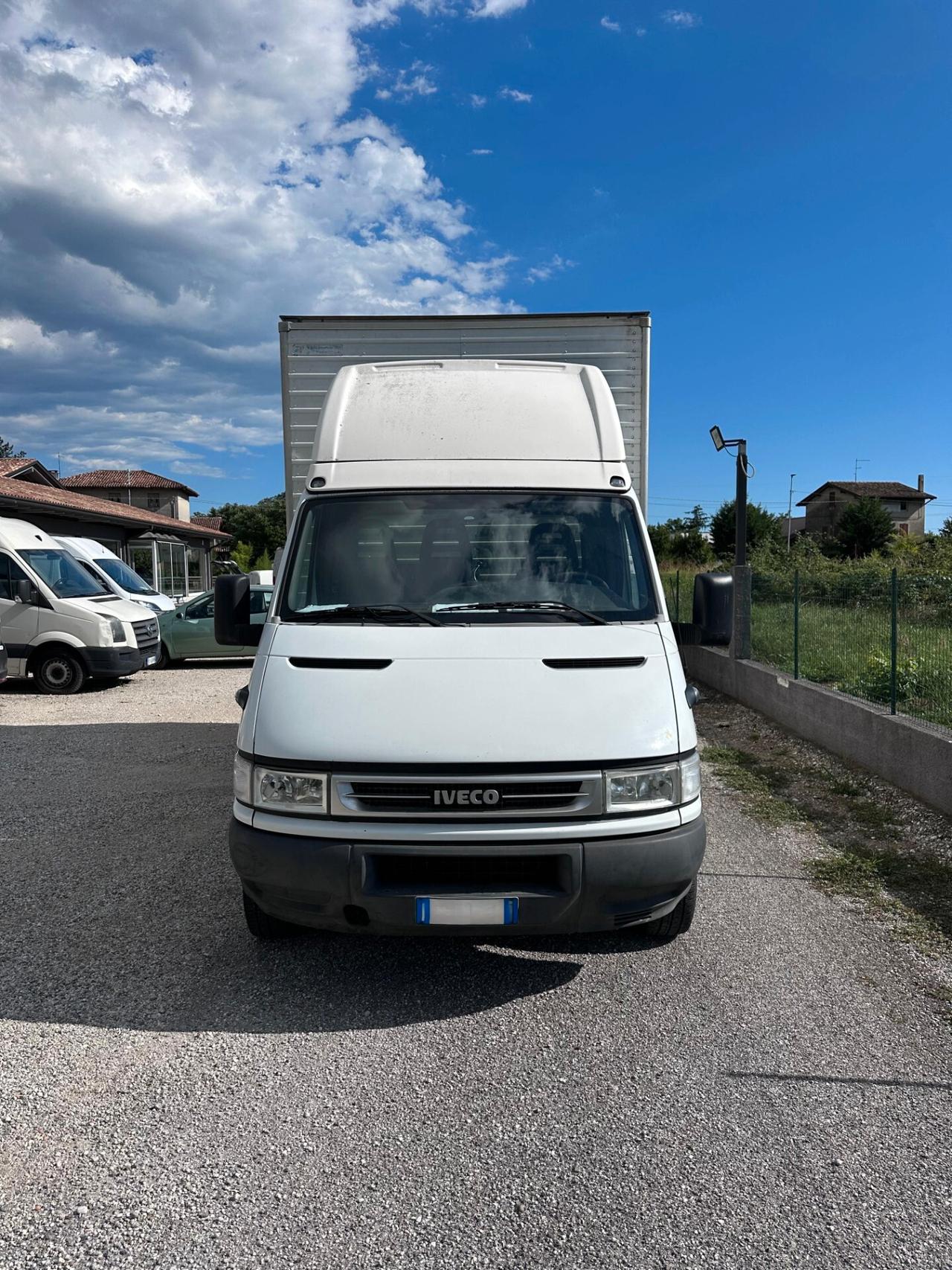 IVECO 35/S CON SPONDA POSTERIORE CARICATRICE