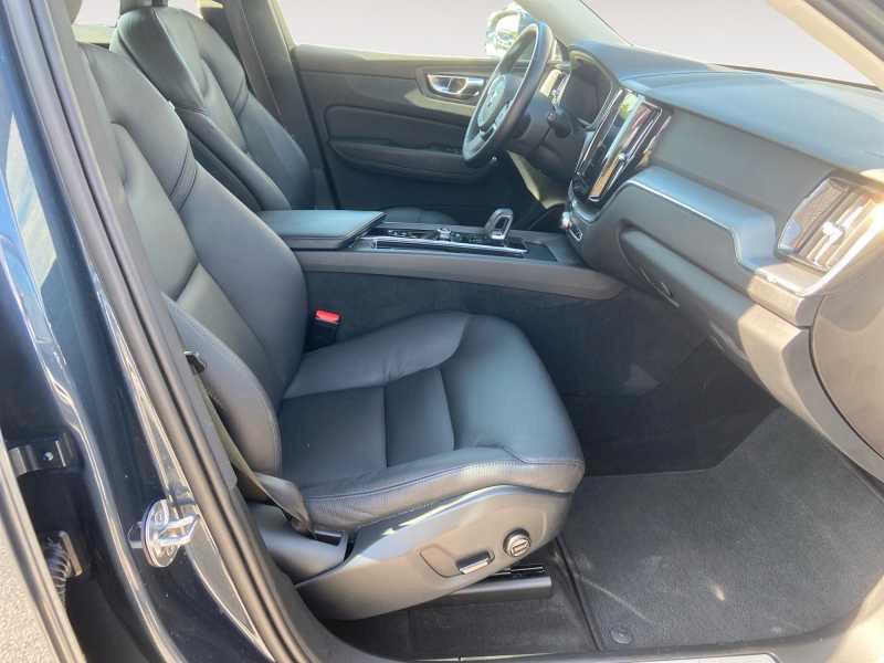 VOLVO XC60 2.0 b4 Momentum Pro AwD AuTo