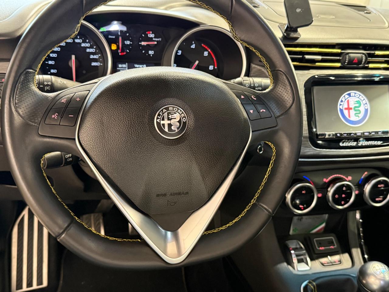 Alfa Romeo Giulietta 1.6 JTDm 120 allestimento VELOCE verde Visconti