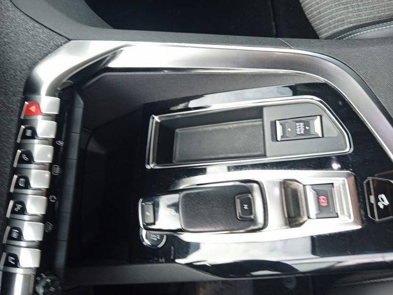 Peugeot 3008 BlueHDI 130 EAT8 S&S Allure Pack - Autocarro N1