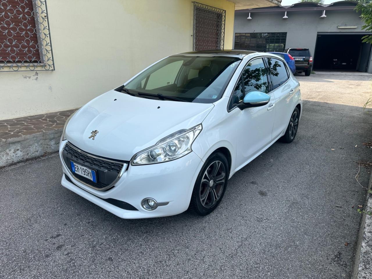 Peugeot 208 1.4 HDi 68 CV 5 porte Allure