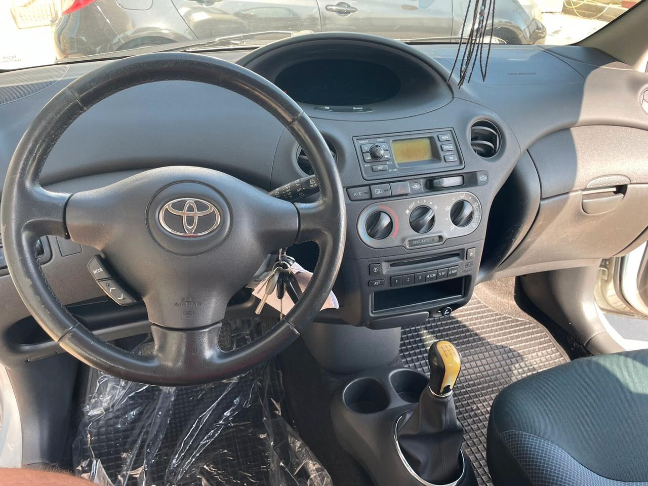 Toyota Yaris 1.0 3 porte Sol OK neopatentati