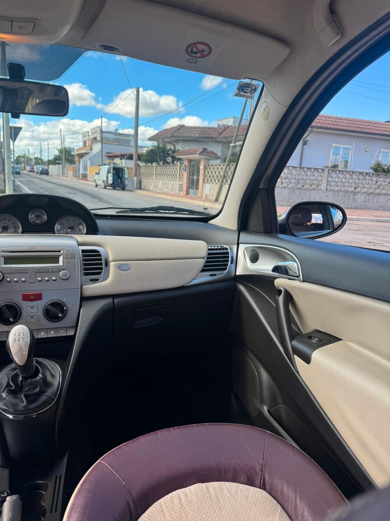 Lancia Ypsilon 1.3 MJT 75 CV Platino