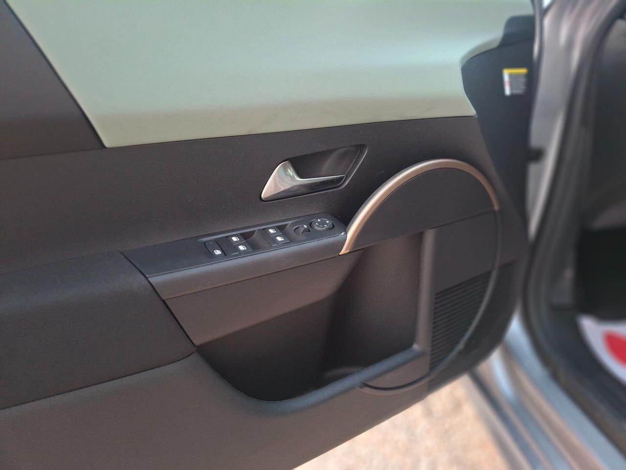 Lancia Ypsilon Hybrid e-DCT, NEOPATENTATI