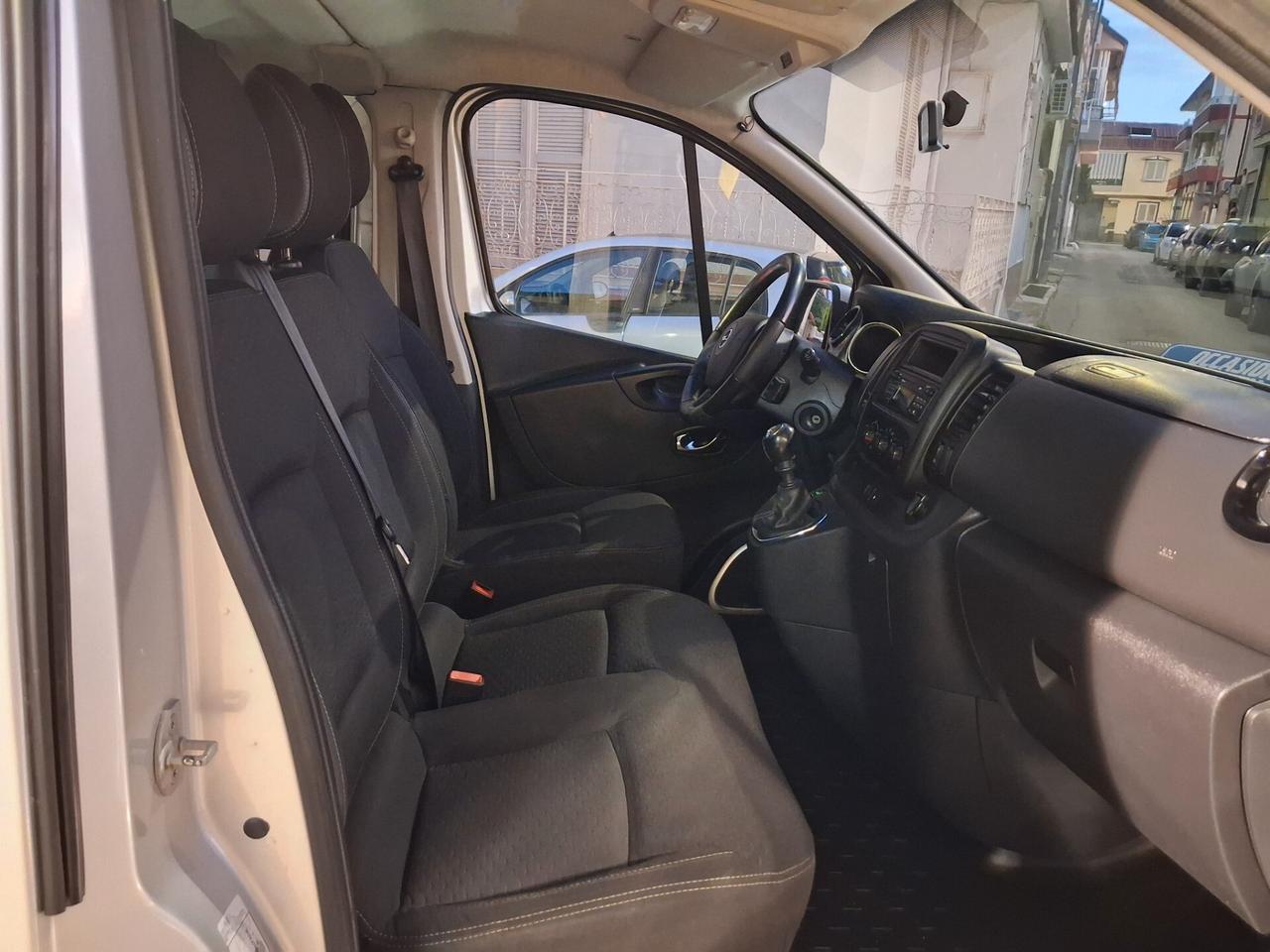 Opel Vivaro 1.6 CDTI uni pro 9 posti (Gancio train