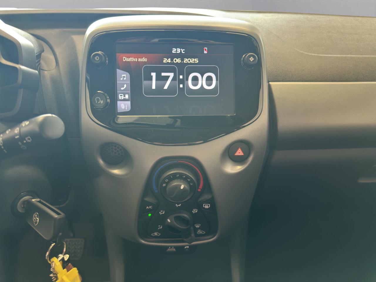 Toyota Aygo 5p 1.0 x-play m-mt 72cv