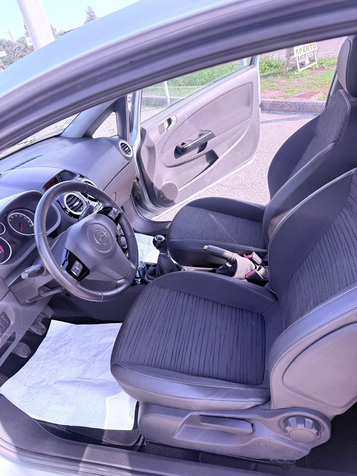 Opel Corsa 1.4 16V 3 porte b-color Ok neopatentati