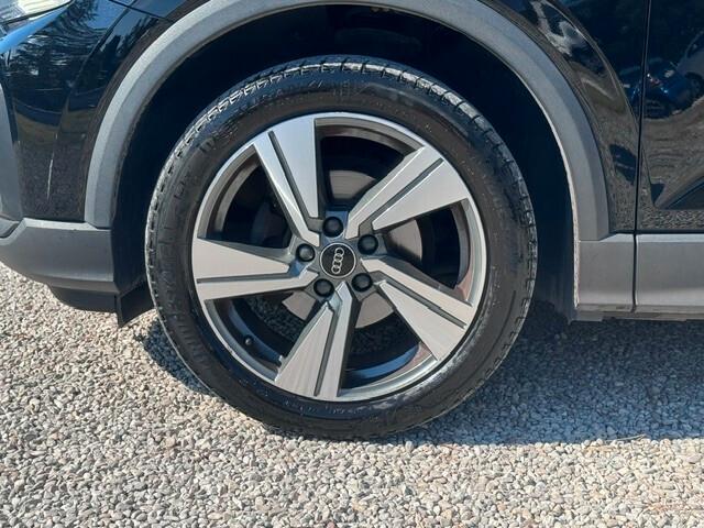 Audi Q2 30 TFSI Identity Black
